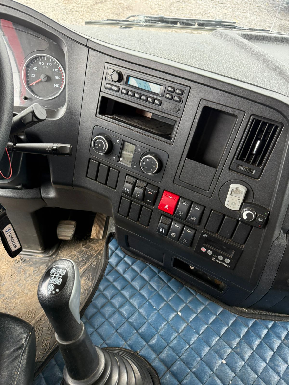 БУРОВЫЕ И ПОДЪЕМНЫЕ МАШИНЫ 3392* на шасси Shacman SX3258 6x4 Ломовоз с КМУ 2023 г. - фото 5