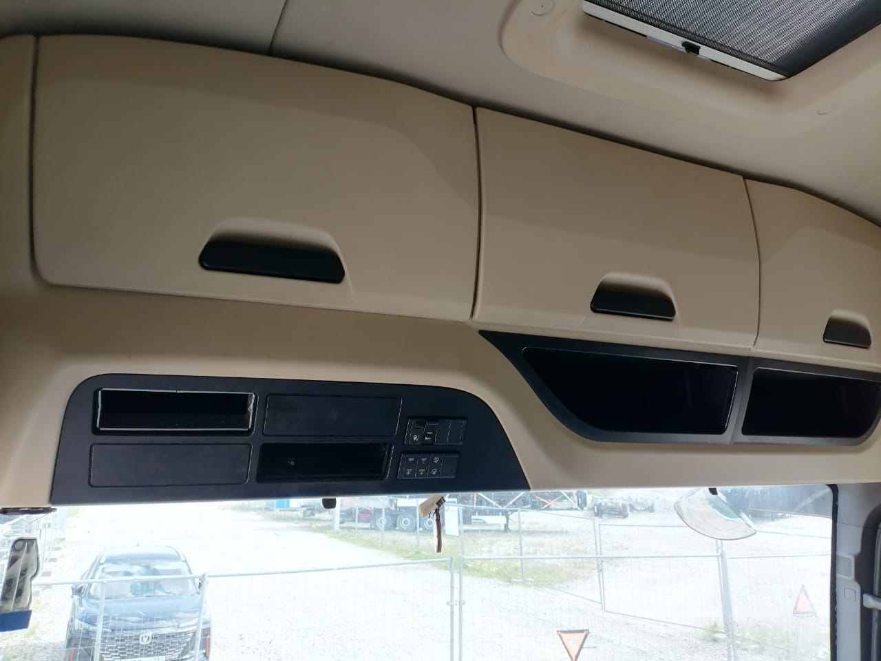 Shacman (Shaanxi) SX* 4x2 Седельный тягач 2023 г. - фото 9