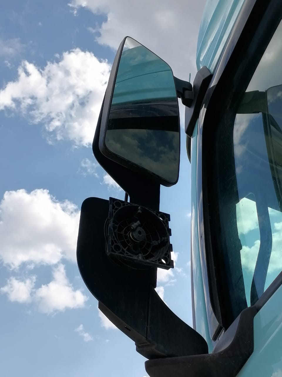 Shacman (Shaanxi) SX* 4x2 Седельный тягач 2023 г. - фото 15