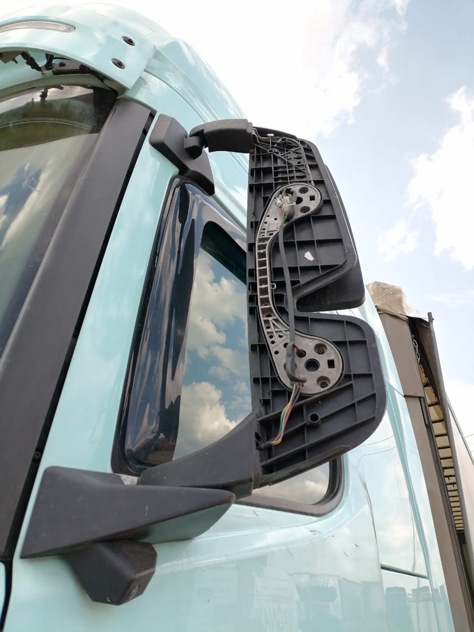 Shacman (Shaanxi) SX* 4x2 Седельный тягач 2023 г. - фото 17