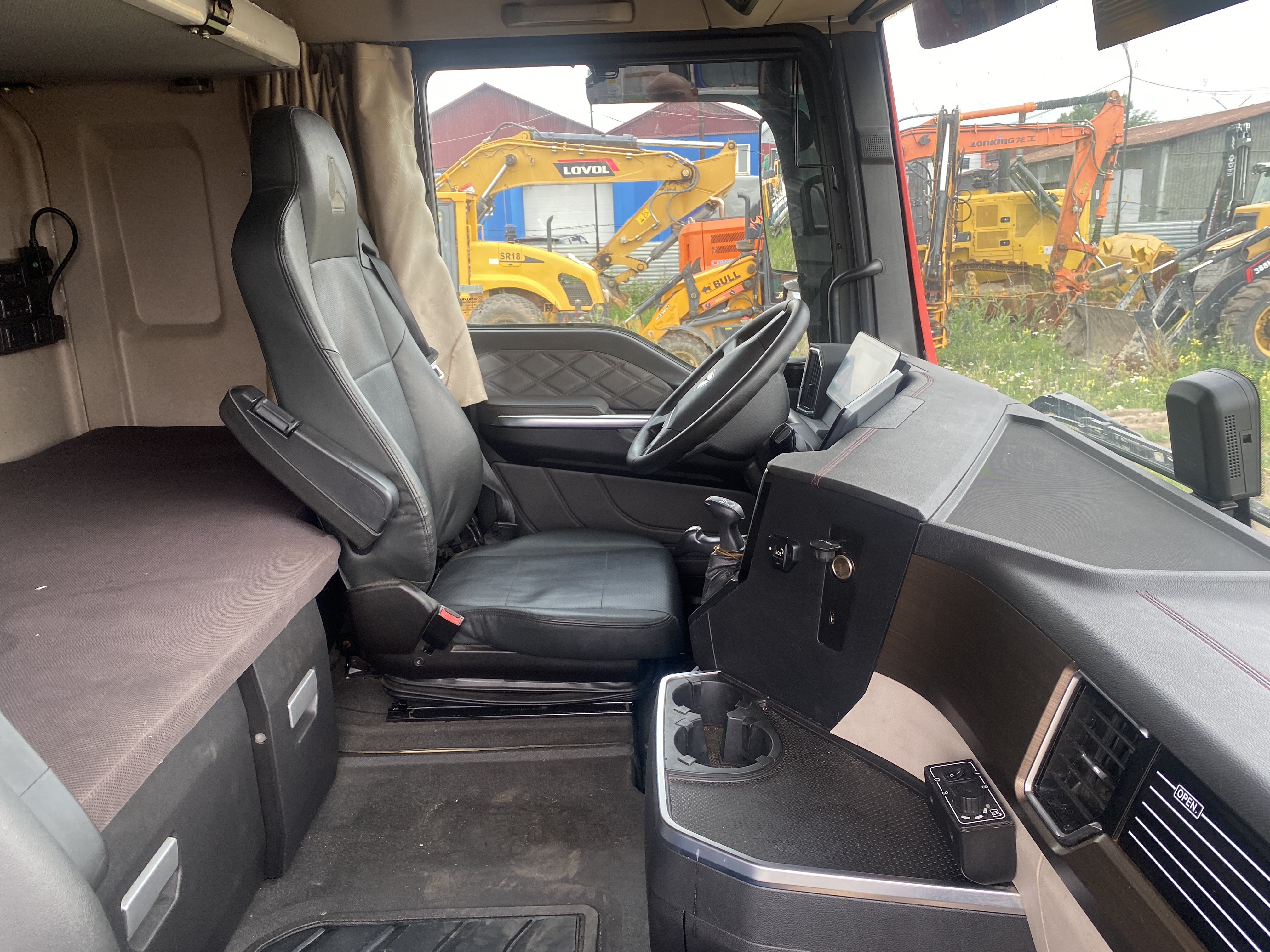 SITRAK C7H 6x4 Седельный тягач 2023 г. - фото 17