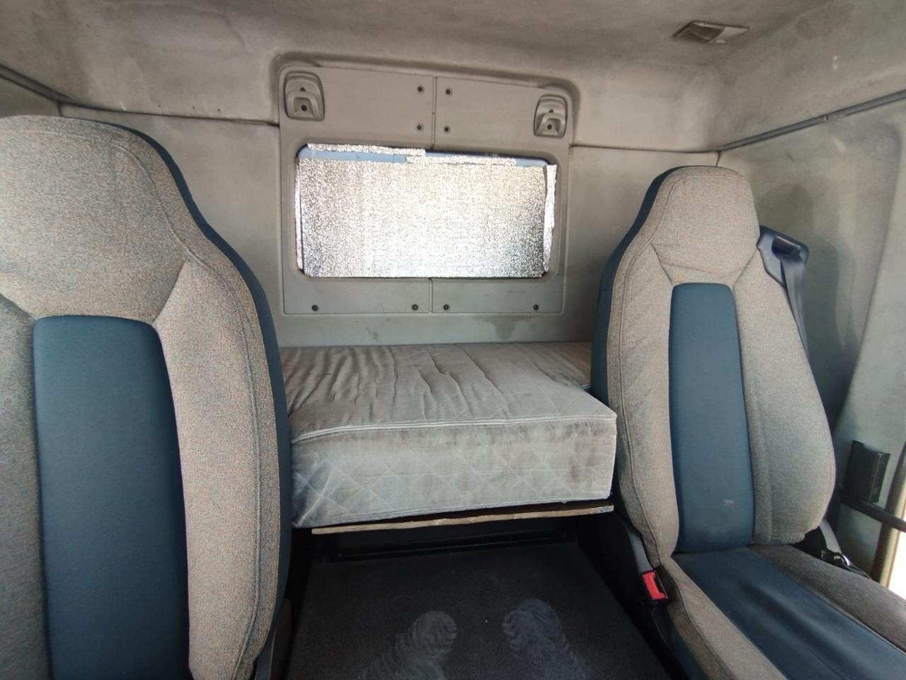 Центртранстехмаш АФ-4756* на шасси Volvo FL 4x2 Изотермический/рефрижератор с гидробортом 2017 г. - фото 11