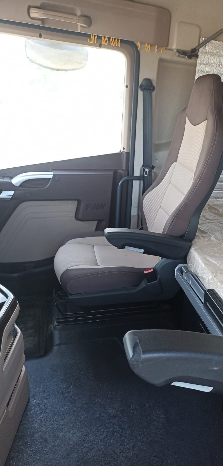 FAW JH6 4x2 Седельный тягач 2023 г. - фото 2