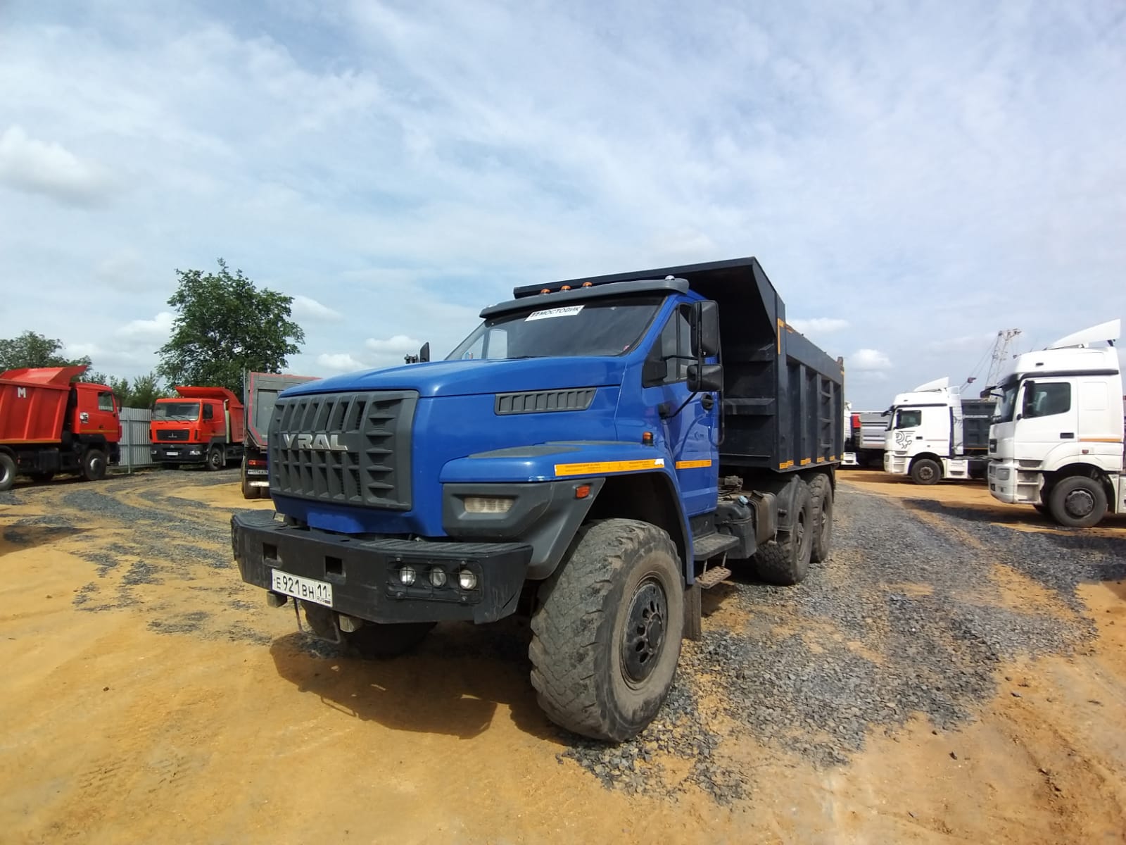 ПРОИЗВОДСТВЕННАЯ КОМПАНИЯ УНИВЕРСАЛЬНОЙ СПЕЦТЕХНИКИ 4679* на шасси Ural NEXT 5557 6x6 Самосвал 2023 г. - фото 2