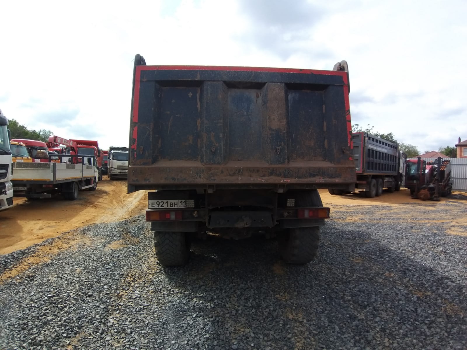 ПРОИЗВОДСТВЕННАЯ КОМПАНИЯ УНИВЕРСАЛЬНОЙ СПЕЦТЕХНИКИ 4679* на шасси Ural NEXT 5557 6x6 Самосвал 2023 г. - фото 8