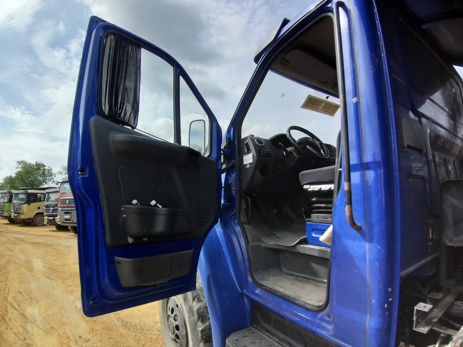 ПРОИЗВОДСТВЕННАЯ КОМПАНИЯ УНИВЕРСАЛЬНОЙ СПЕЦТЕХНИКИ 4679* на шасси Ural NEXT 5557 6x6 Самосвал 2023 г. - фото 9