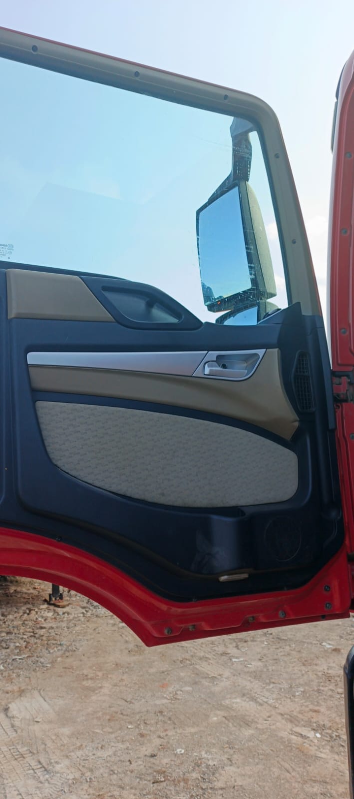 Howo T5G 8x4 Самосвал 2023 г. - фото 6