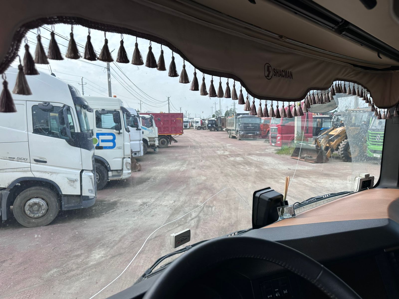 Shacman (Shaanxi) SX* 4x2 Седельный тягач 2023 г. - фото 9