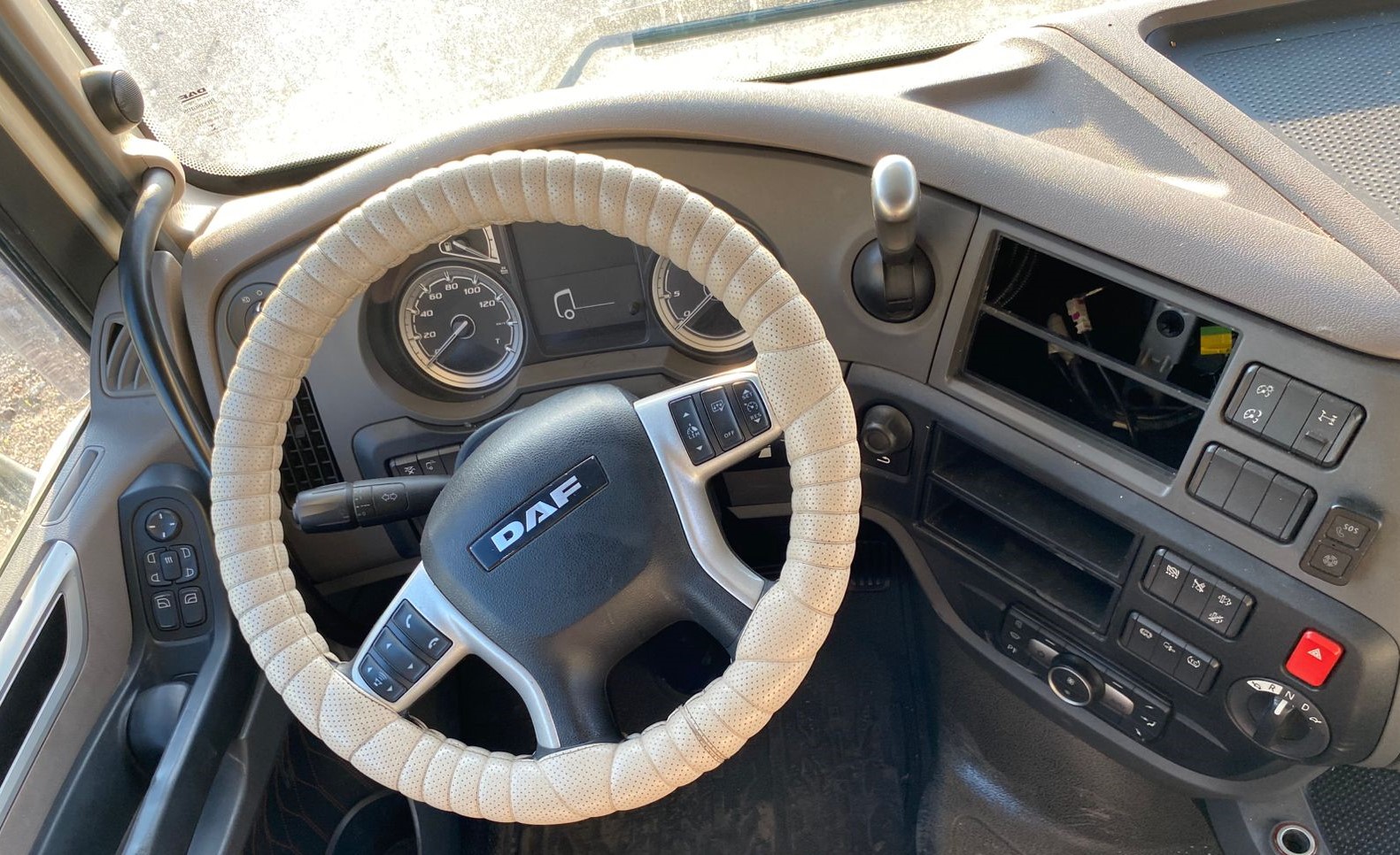 DAF XF 4x2 Седельный тягач 2018 г. - фото 7