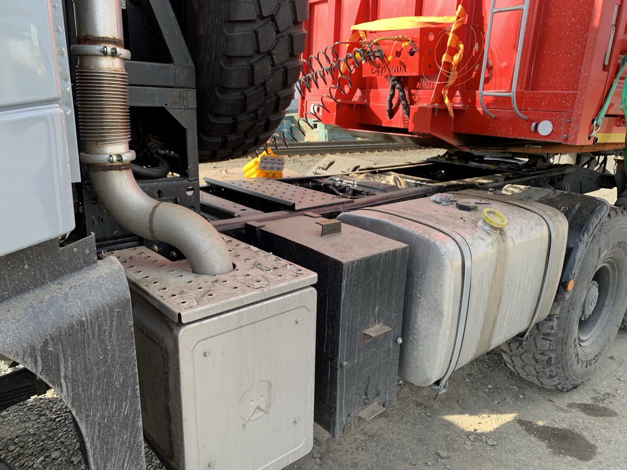 BEIBEN V3 6x6 Седельный тягач 2023 г. - фото 12