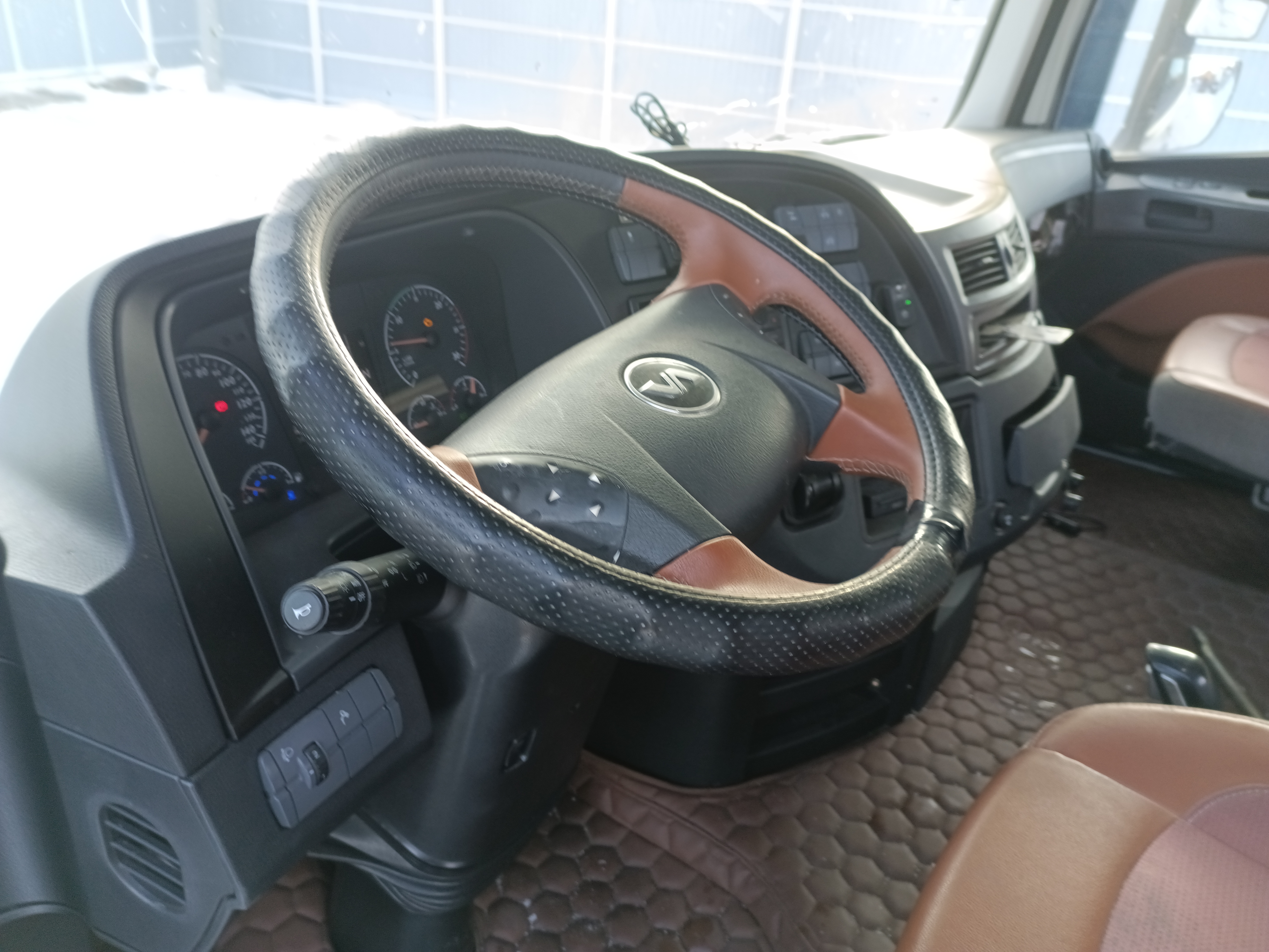 VALDAI 45 4x2 Седельный тягач 2024 г. - фото 9