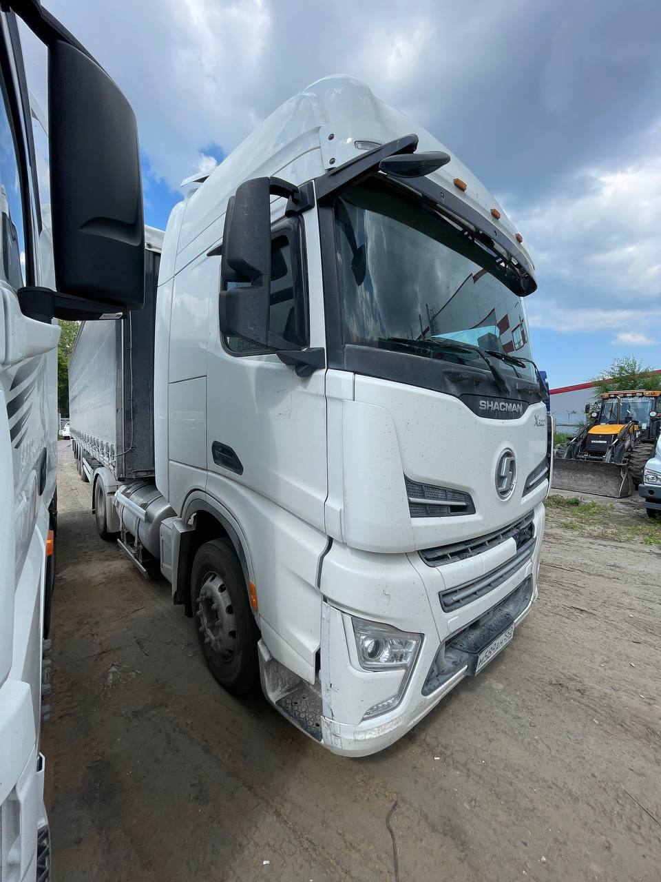 Shacman (Shaanxi) SX* 4x2 Седельный тягач 2024 г. - фото 3