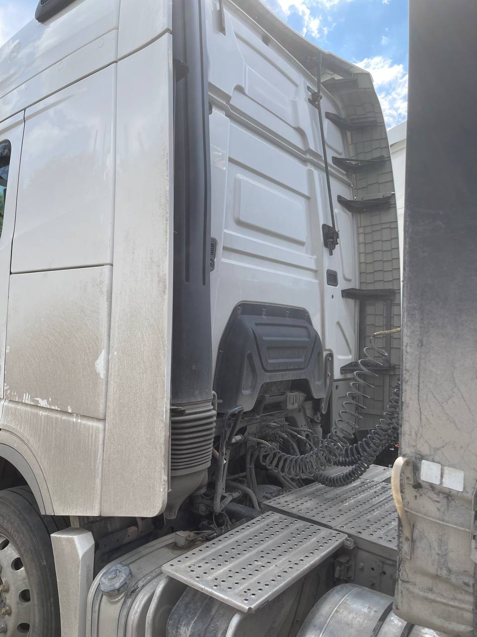 Shacman (Shaanxi) SX* 4x2 Седельный тягач 2024 г. - фото 4