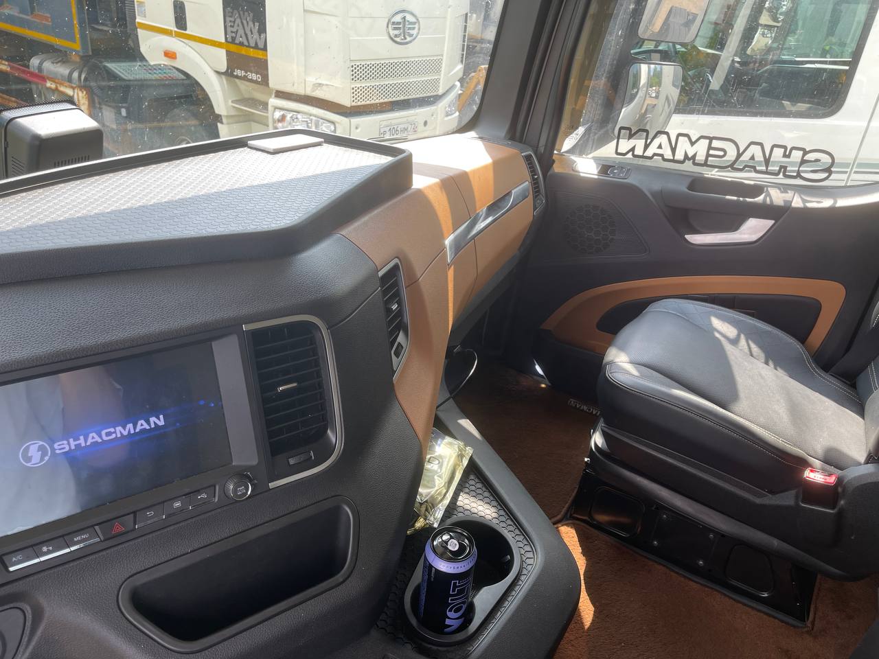 Shacman (Shaanxi) SX* 4x2 Седельный тягач 2024 г. - фото 6