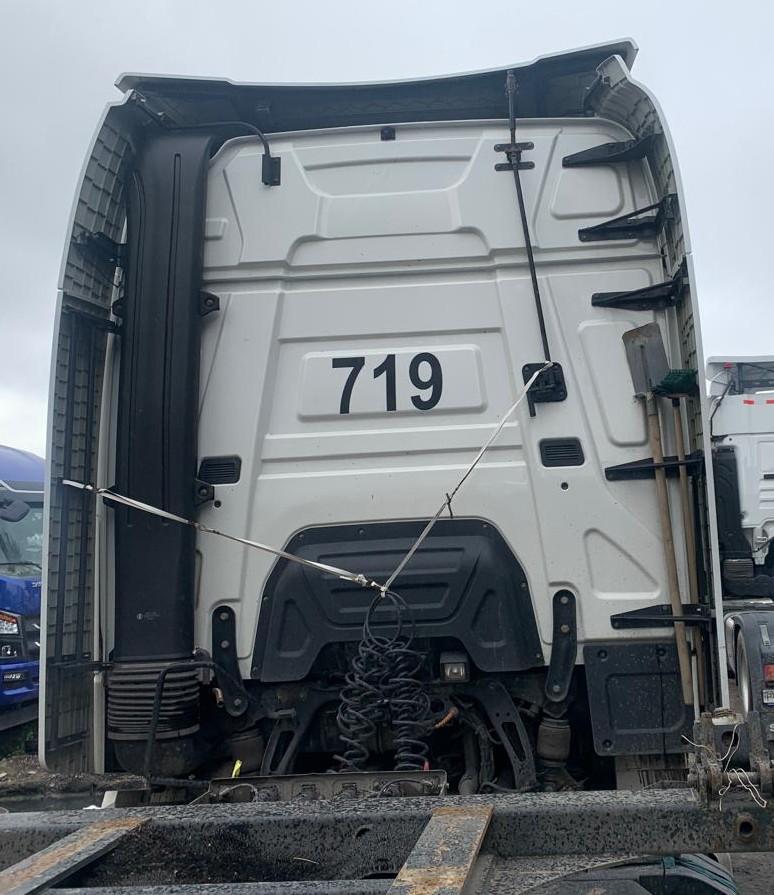 Shacman (Shaanxi) SX* 4x2 Седельный тягач 2023 г. - фото 6