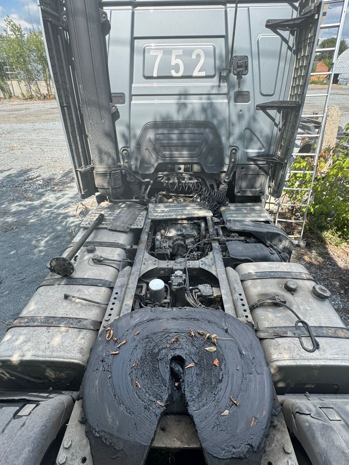 Shacman (Shaanxi) SX* 4x2 Седельный тягач 2023 г. - фото 8