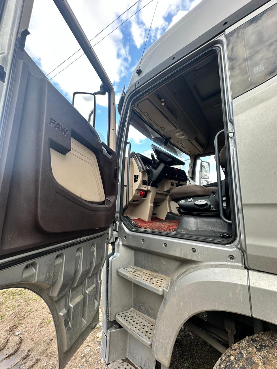 FAW JH6 4x2 Седельный тягач 2023 г. - фото 8