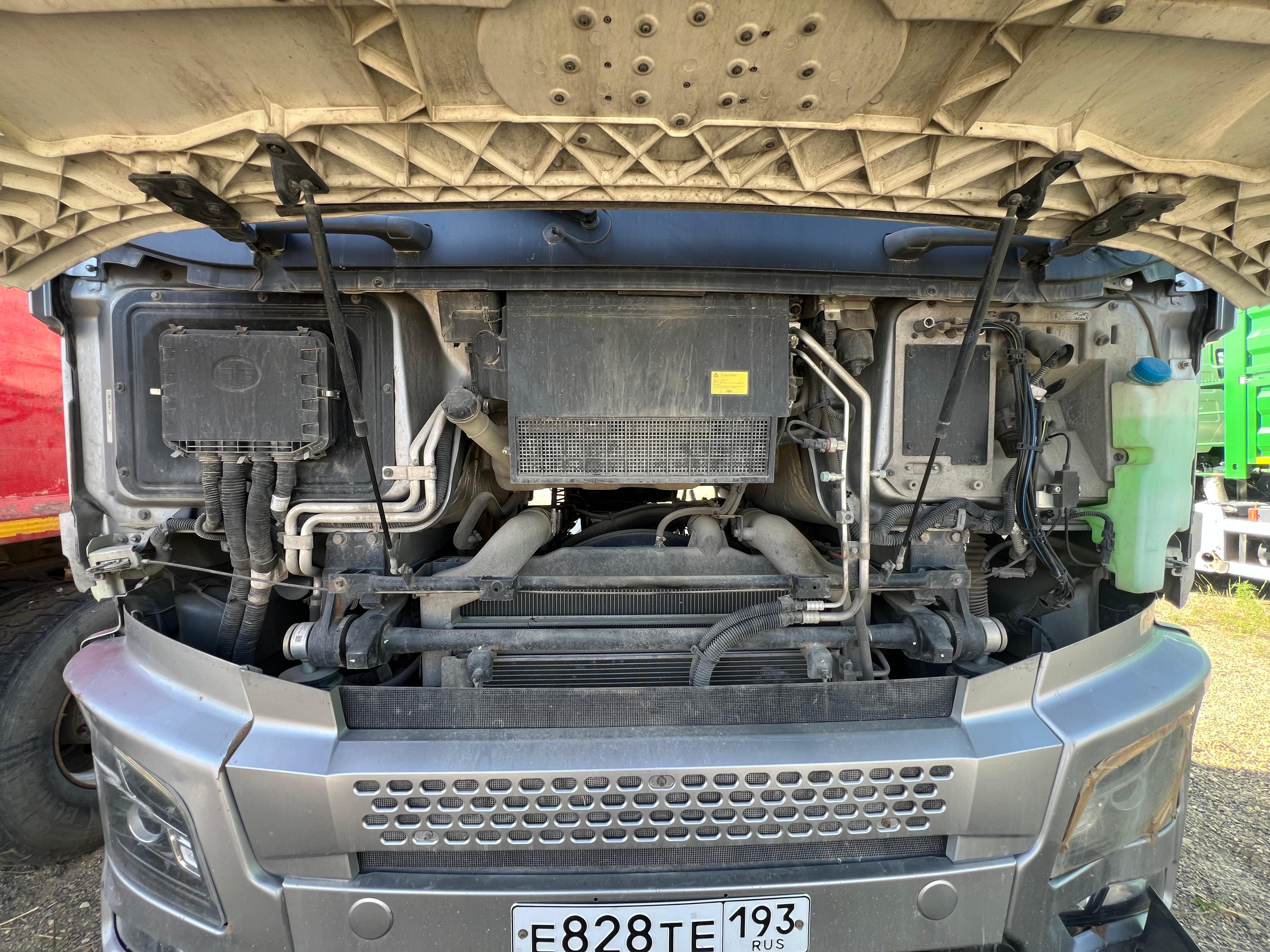 FAW JH6 4x2 Седельный тягач 2023 г. - фото 16