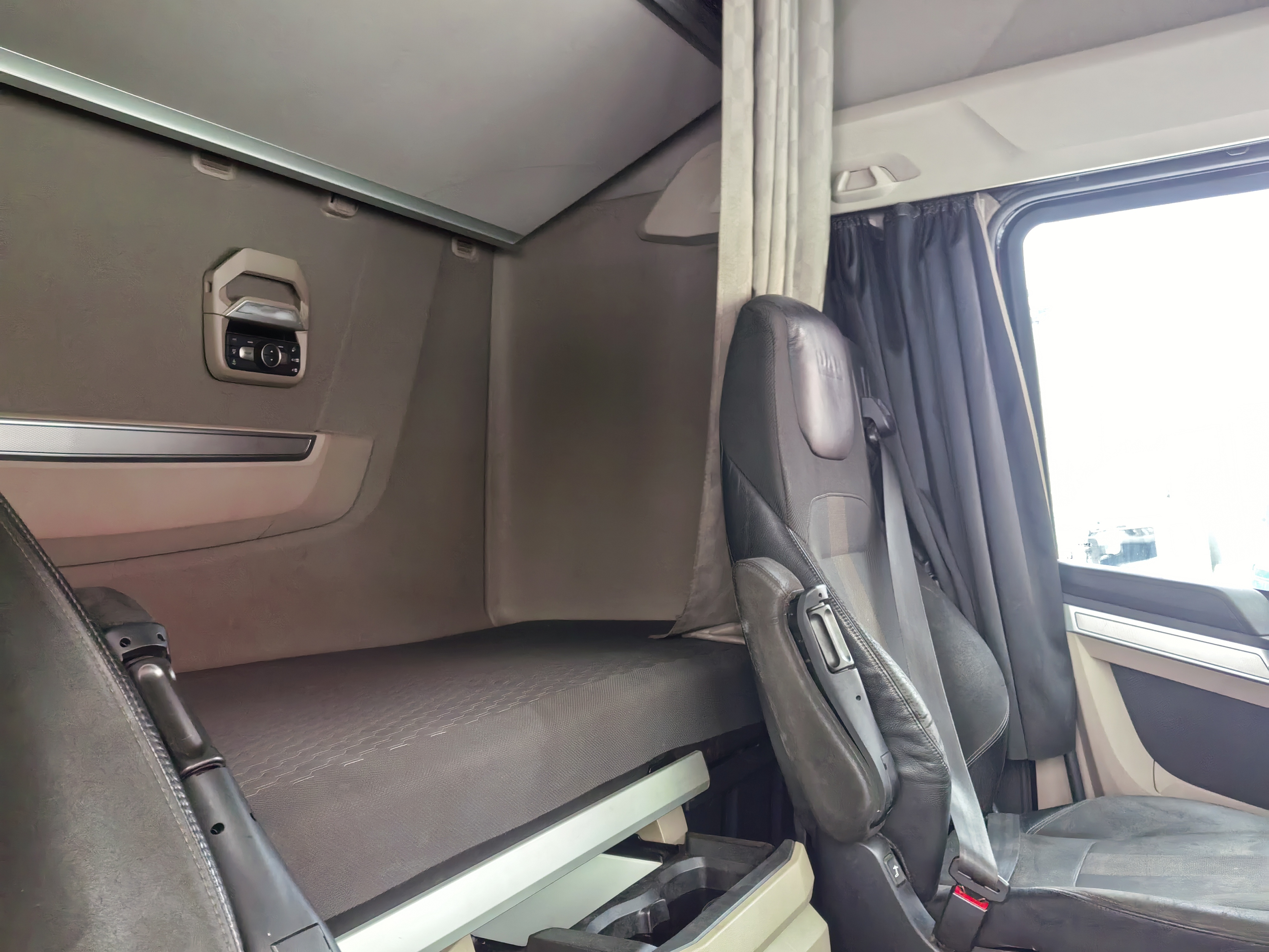 DAF XG 4x2 Седельный тягач 2022 г. - фото 8