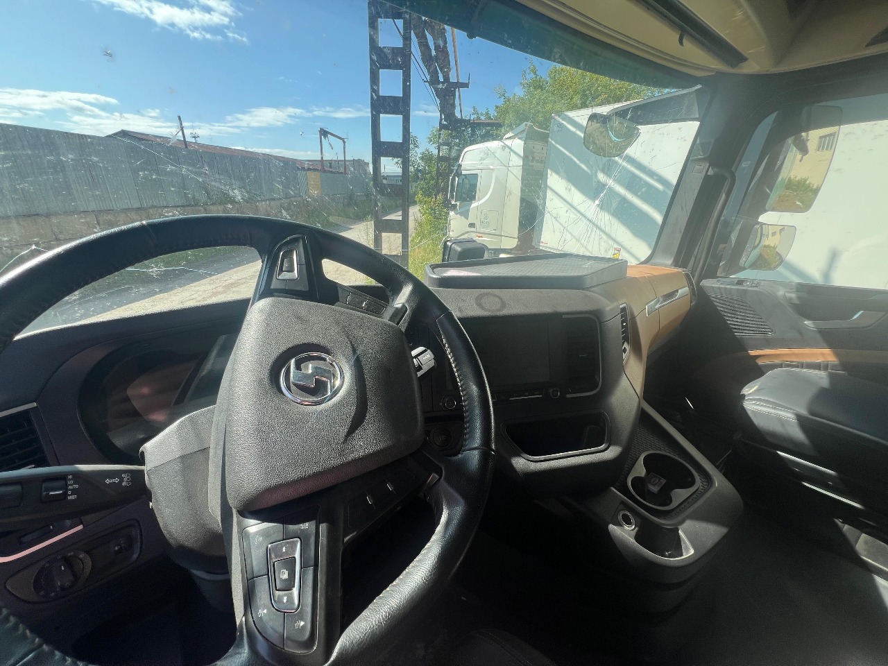 Shacman (Shaanxi) SX* 4x2 Седельный тягач 2023 г. - фото 13