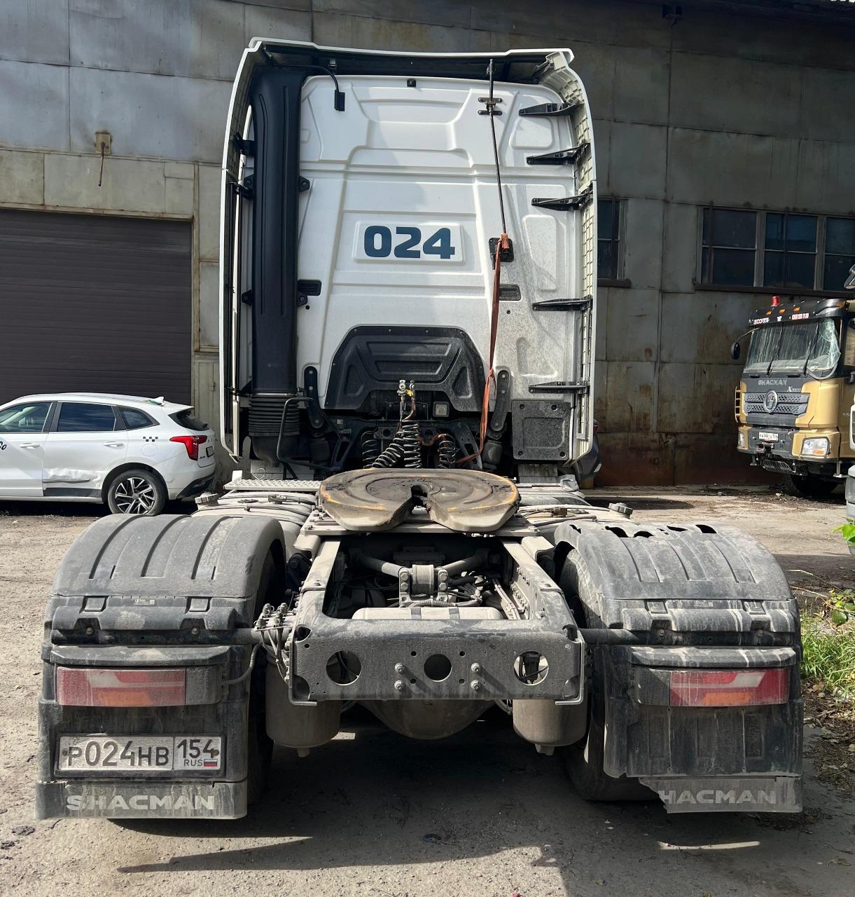 Shacman (Shaanxi) SX* 4x2 Седельный тягач 2023 г. - фото 8