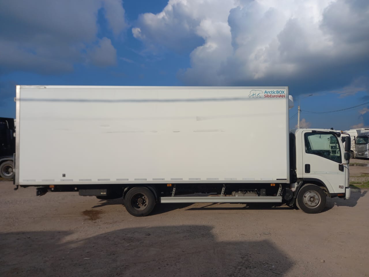 Isuzu ELF 9.5 (NQR) Изотермический/рефрижератор 2023 г. - фото 2