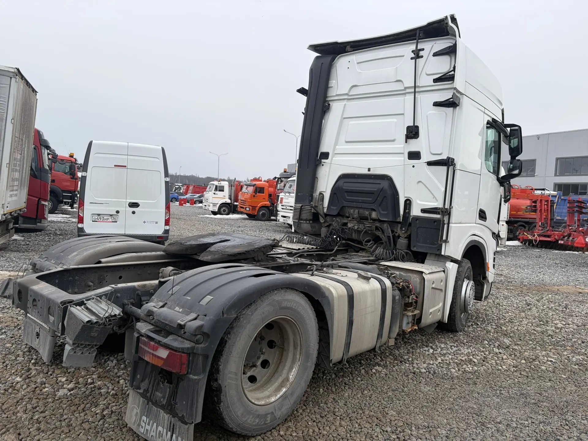 Shacman (Shaanxi) SX* 4x2 Седельный тягач 2022 г. - фото 6