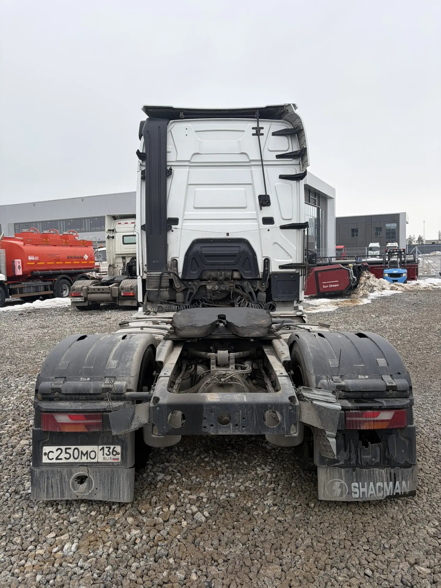 Shacman (Shaanxi) SX* 4x2 Седельный тягач 2022 г. - фото 8