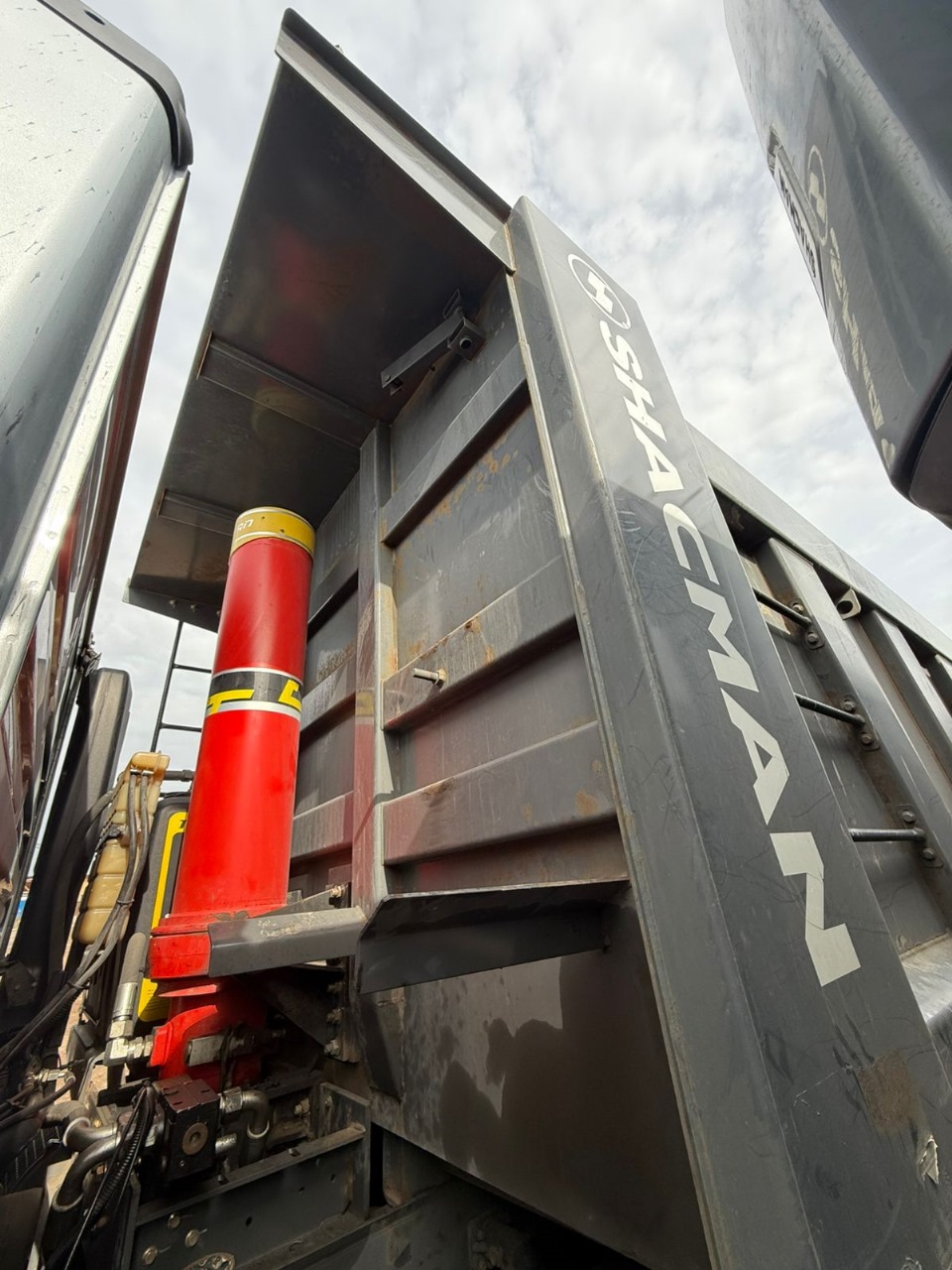 Shacman (Shaanxi) SX* 8x4 Самосвал 2024 г. - фото 15