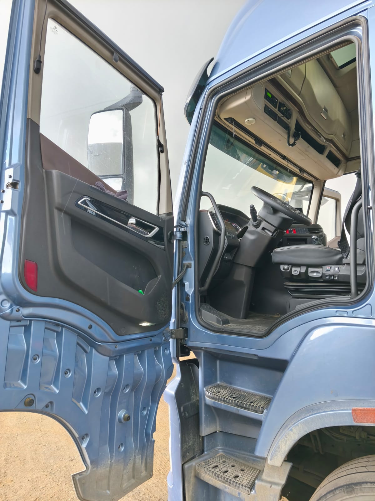 HONGYAN 908 4x2 Седельный тягач 2023 г. - фото 5