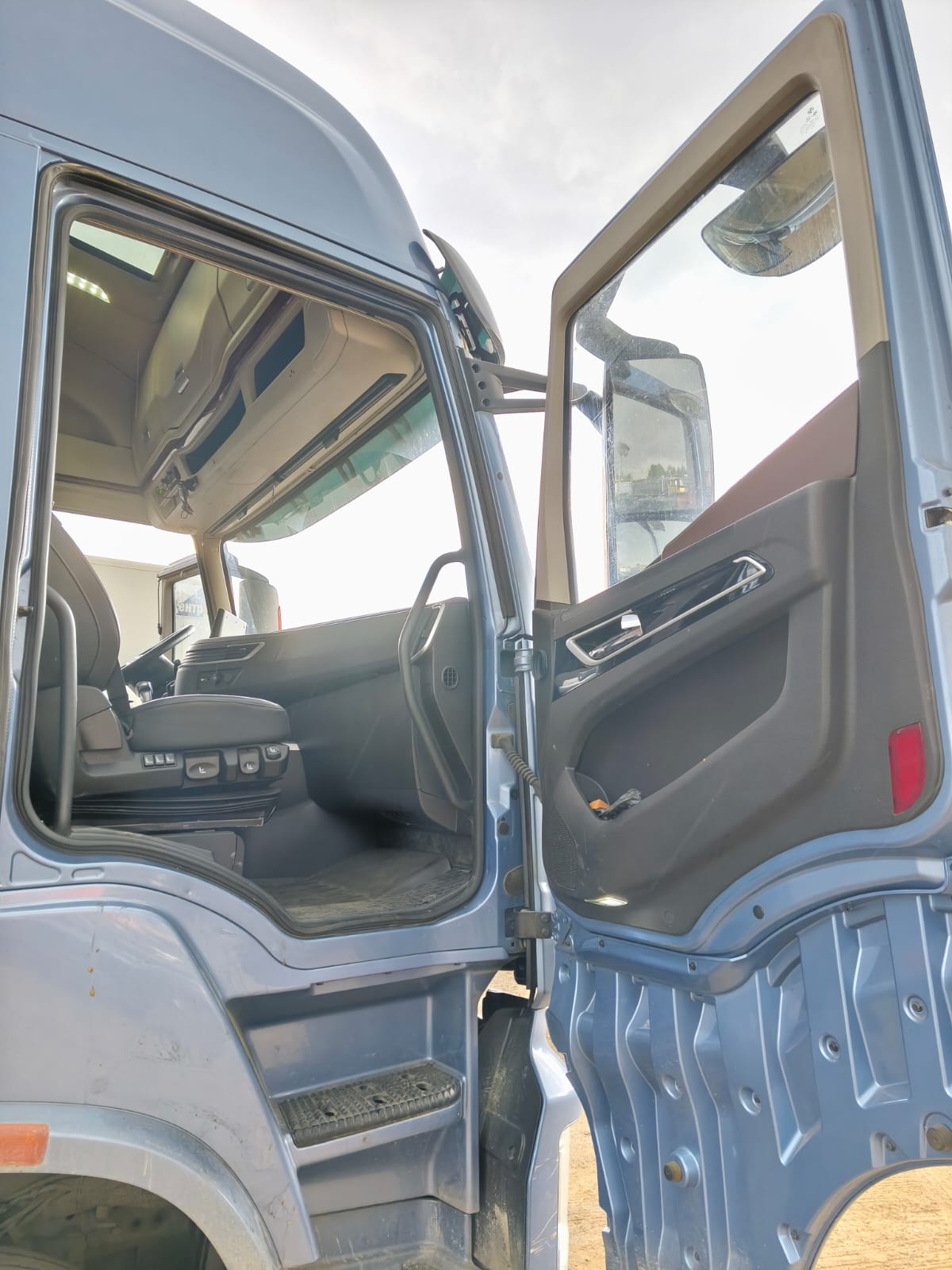 HONGYAN 908 4x2 Седельный тягач 2023 г. - фото 6