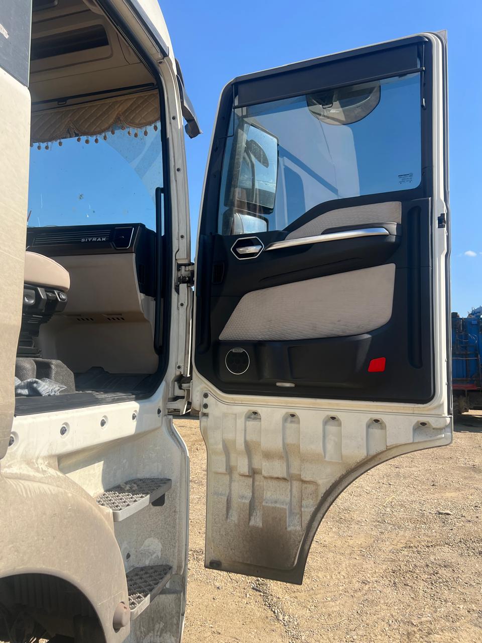 SITRAK C7H 4x2 Седельный тягач 2023 г. - фото 9