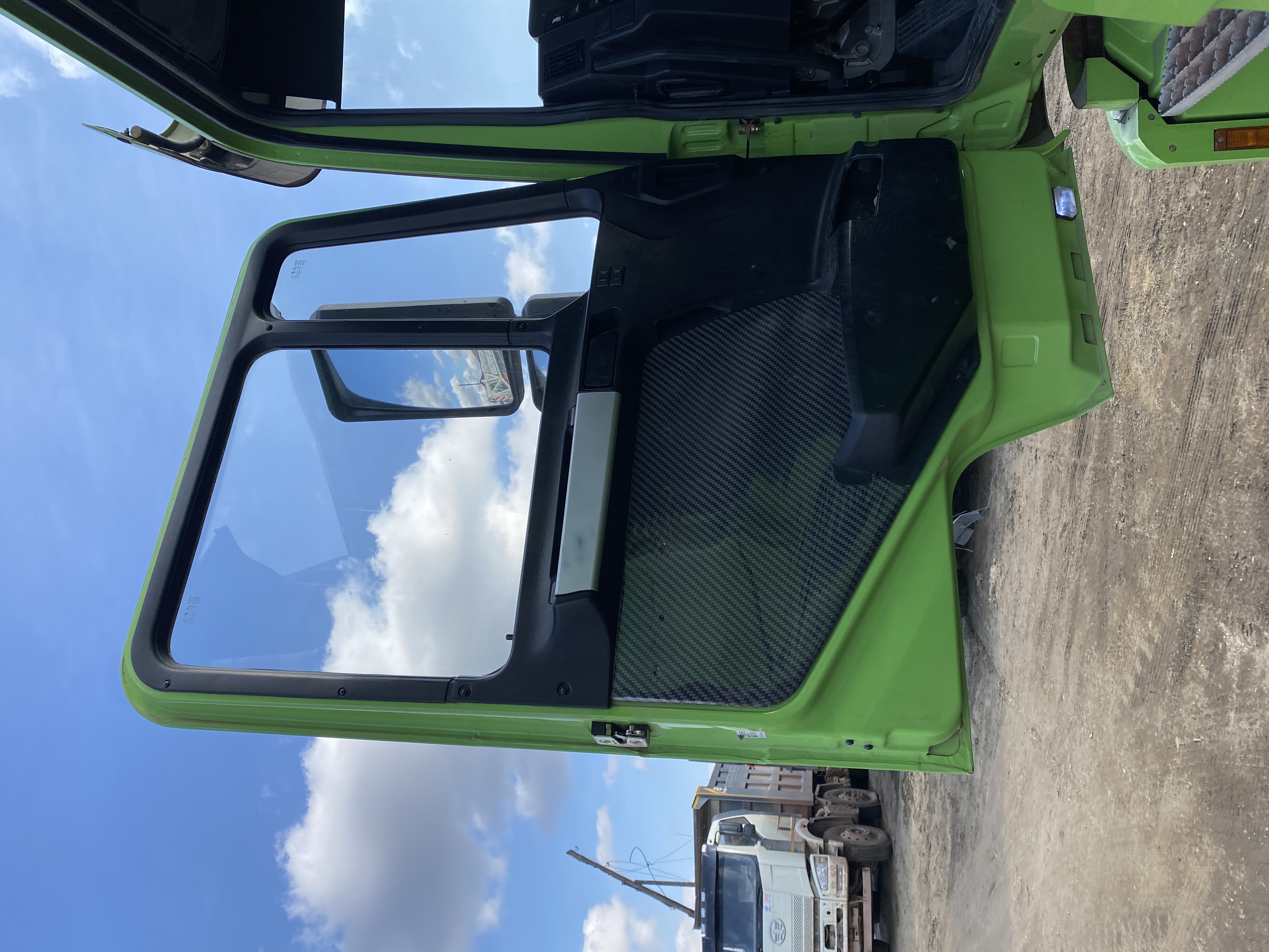 Shacman (Shaanxi) SX* 6x4 Седельный тягач 2023 г. - фото 9