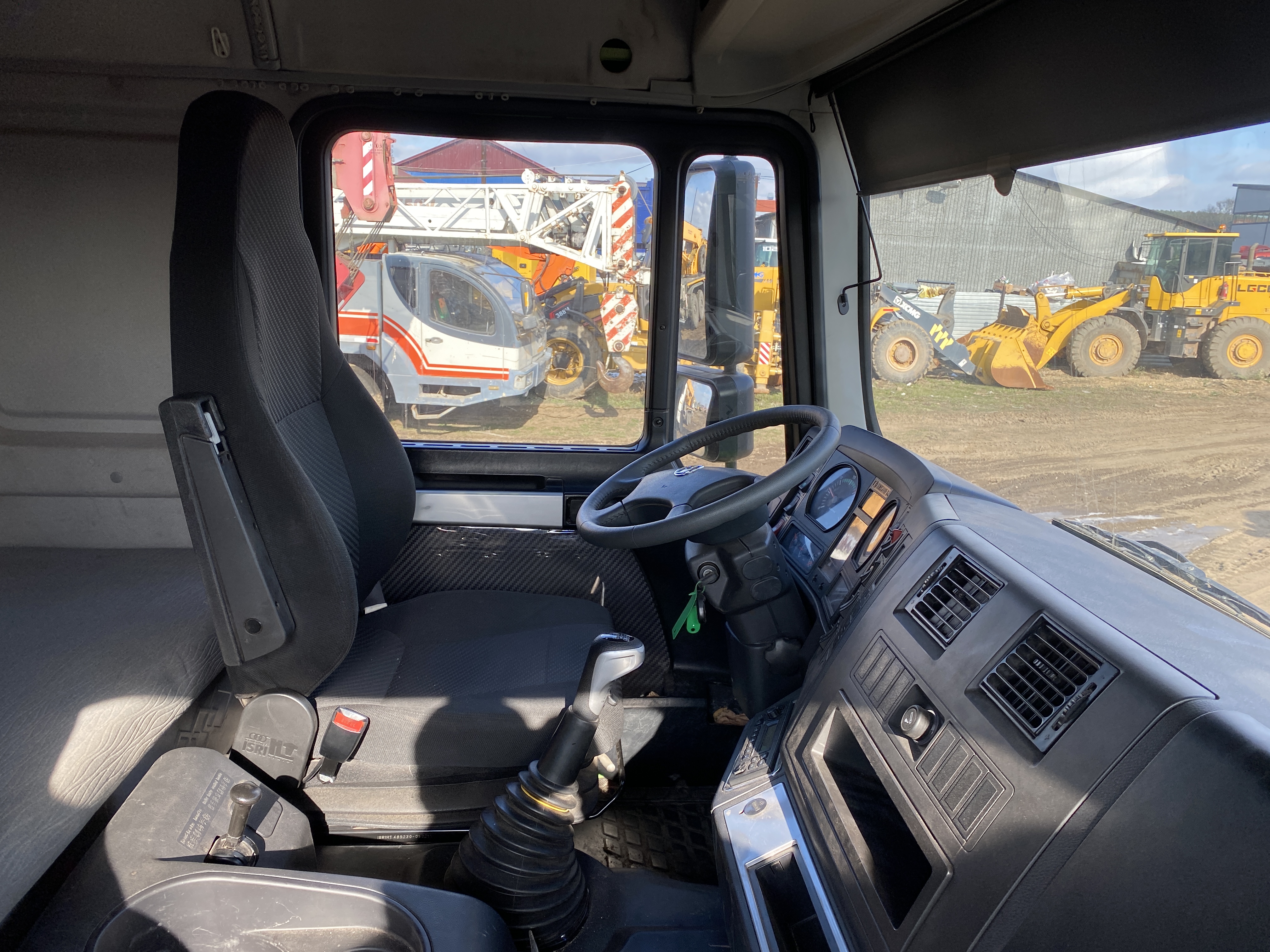 Shacman (Shaanxi) SX* 6x4 Седельный тягач 2023 г. - фото 12