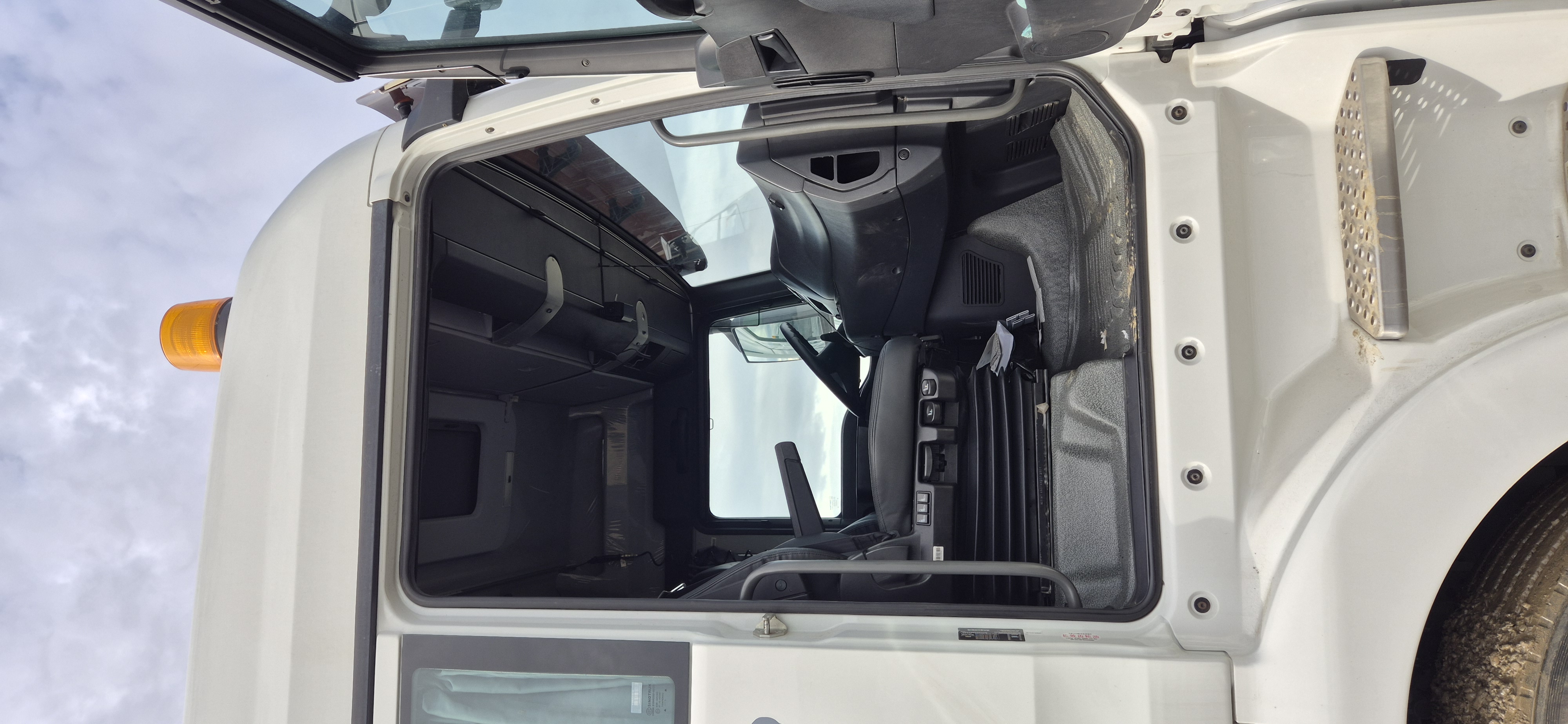 SITRAK C7H 4x2 Седельный тягач 2023 г. - фото 12