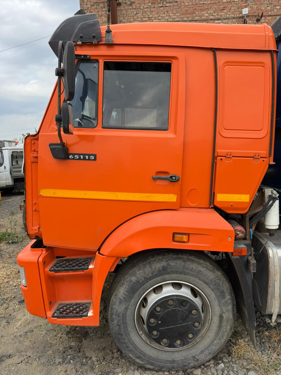 МАШИНО-ДЕТАЛЬ 5339* на шасси КамАЗ 65115 6x4 Зерновоз 2021 г. - фото 2