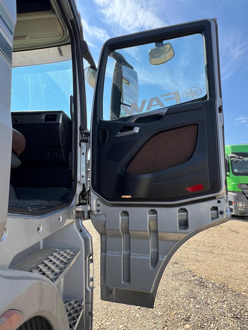 FAW J7 4x2 Седельный тягач 2023 г. - фото 10