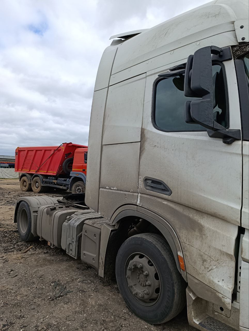 Shacman (Shaanxi) SX* 4x2 Седельный тягач 2023 г. - фото 2