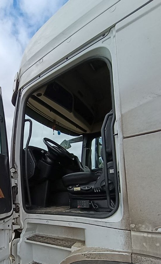 Shacman (Shaanxi) SX* 4x2 Седельный тягач 2023 г. - фото 7