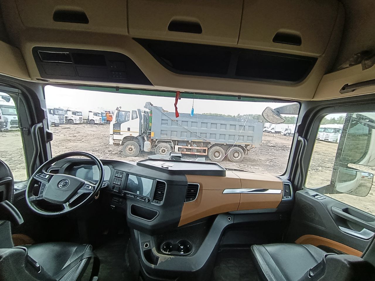 Shacman (Shaanxi) SX* 4x2 Седельный тягач 2023 г. - фото 10