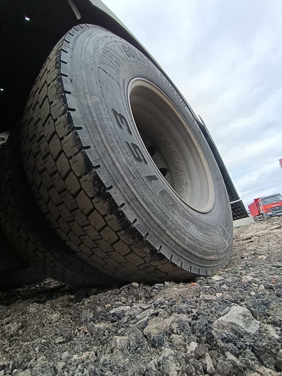 Shacman (Shaanxi) SX* 4x2 Седельный тягач 2023 г. - фото 13