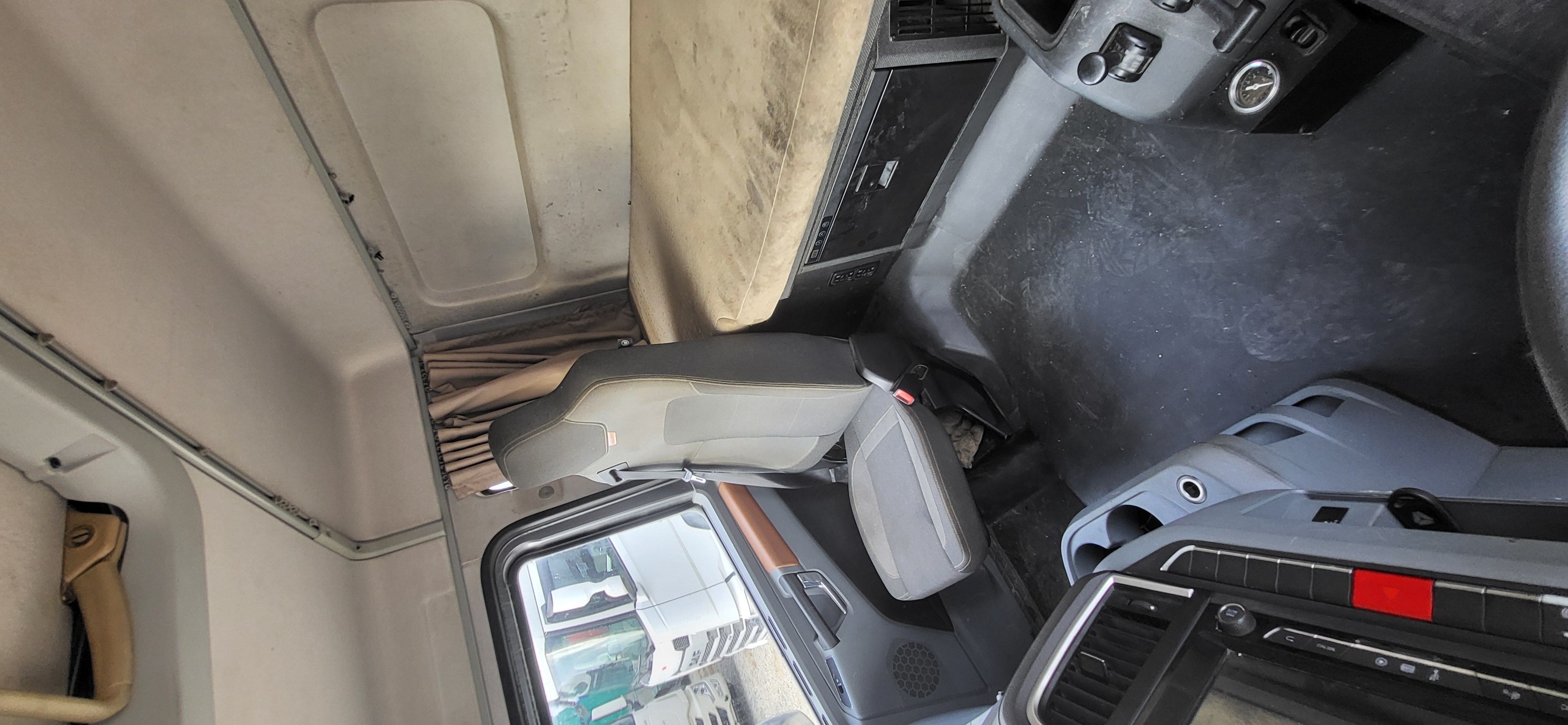 Shacman (Shaanxi) SX* 4x2 Седельный тягач 2023 г. - фото 16