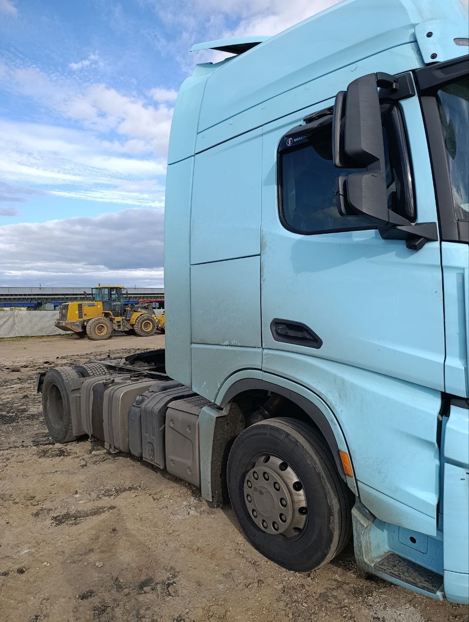 Shacman (Shaanxi) SX* 4x2 Седельный тягач 2023 г. - фото 2