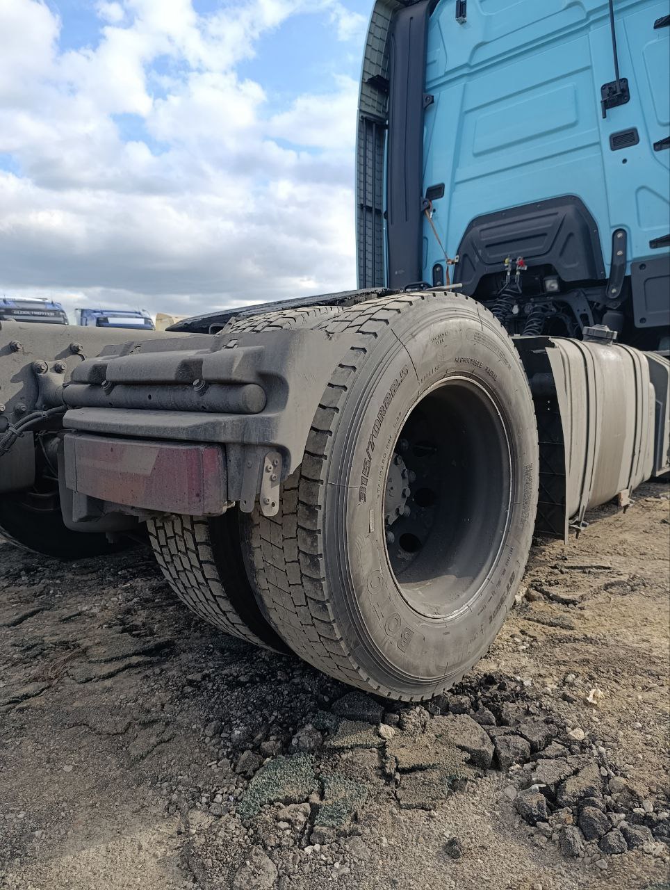 Shacman (Shaanxi) SX* 4x2 Седельный тягач 2023 г. - фото 6