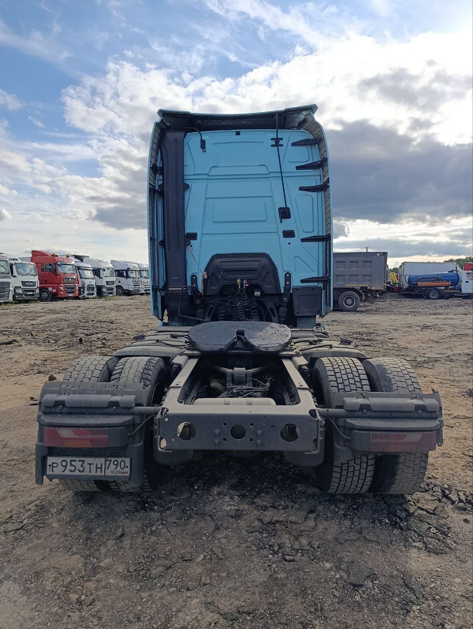 Shacman (Shaanxi) SX* 4x2 Седельный тягач 2023 г. - фото 8