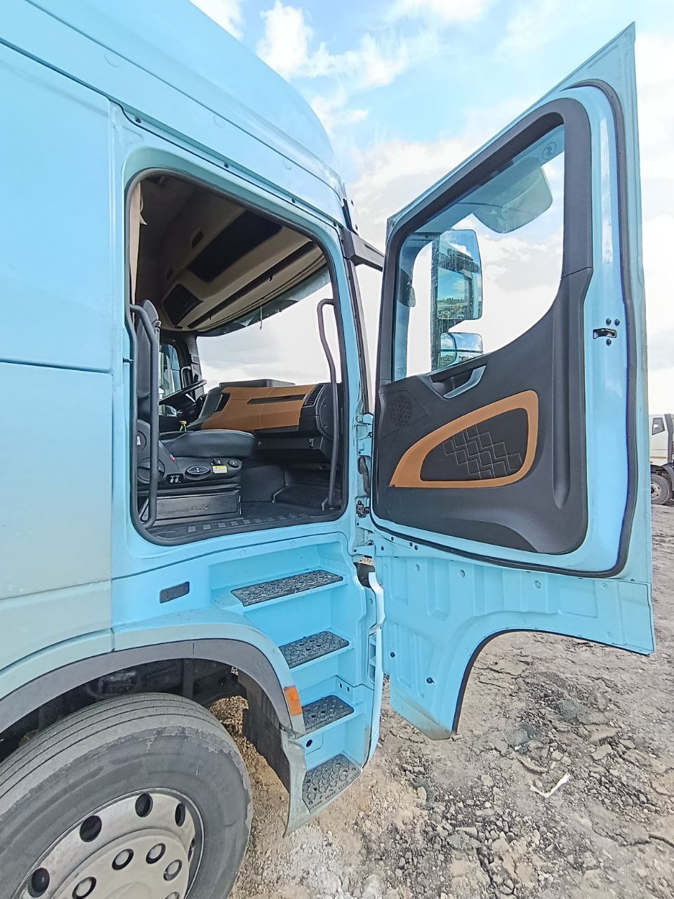 Shacman (Shaanxi) SX* 4x2 Седельный тягач 2023 г. - фото 11