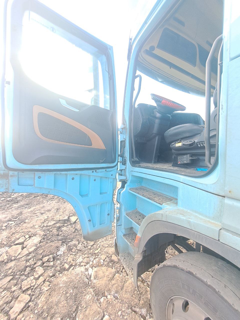 Shacman (Shaanxi) SX* 4x2 Седельный тягач 2023 г. - фото 6