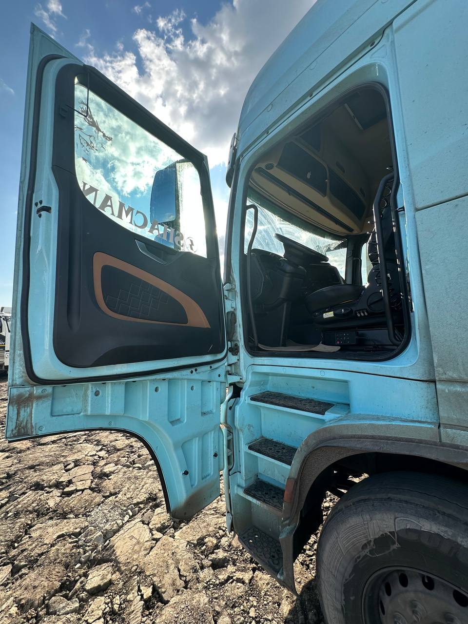 Shacman (Shaanxi) SX* 4x2 Седельный тягач 2023 г. - фото 7