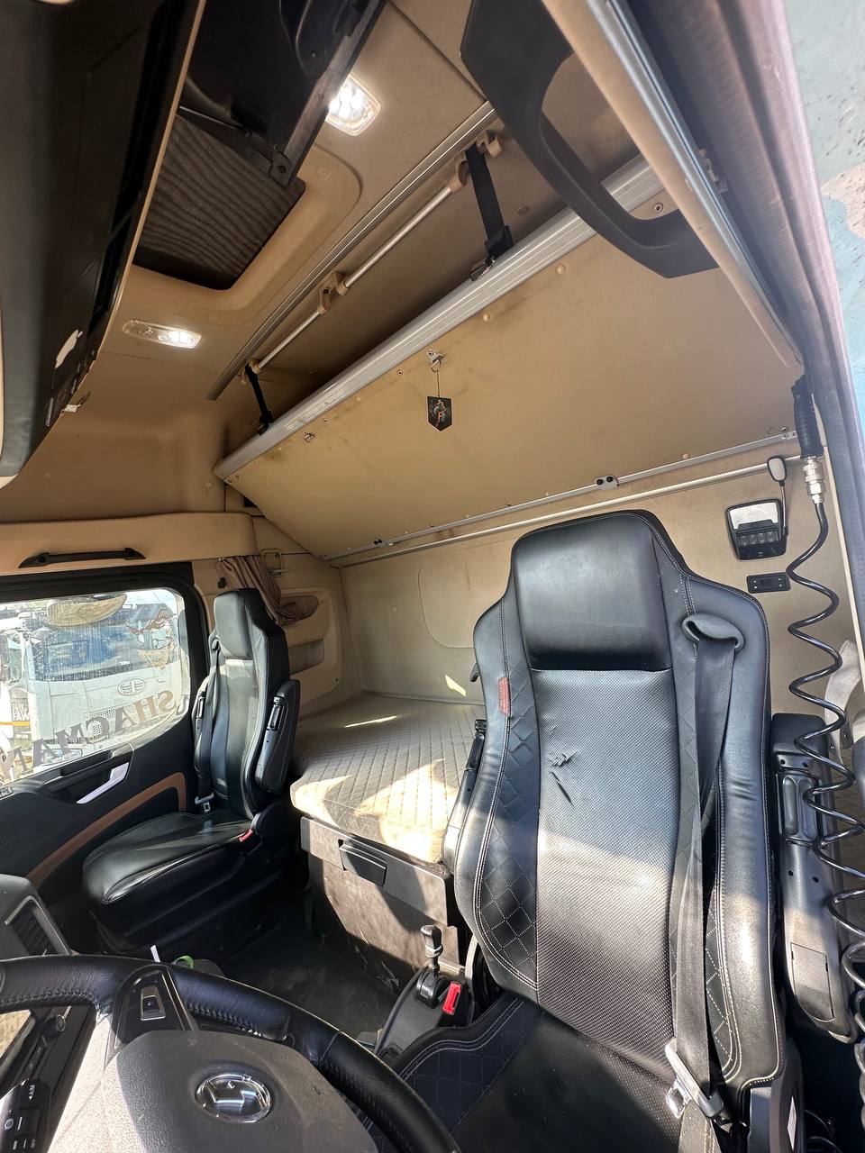 Shacman (Shaanxi) SX* 4x2 Седельный тягач 2023 г. - фото 9