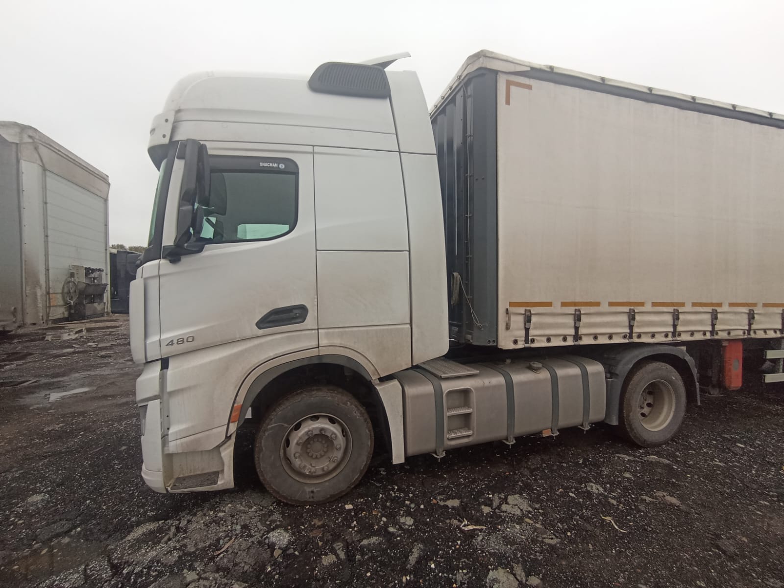 Shacman (Shaanxi) SX* 4x2 Седельный тягач 2023 г. - фото 3